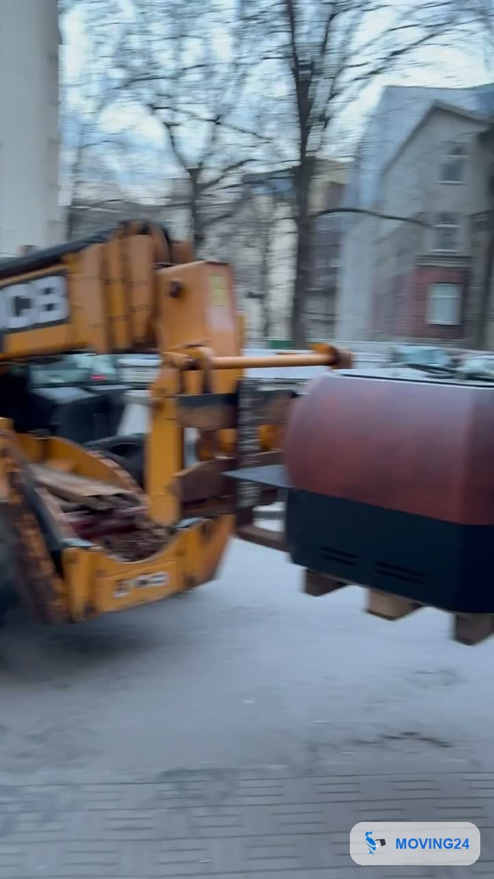 Video: teleskooplaadur tõstab 500 kg ahju